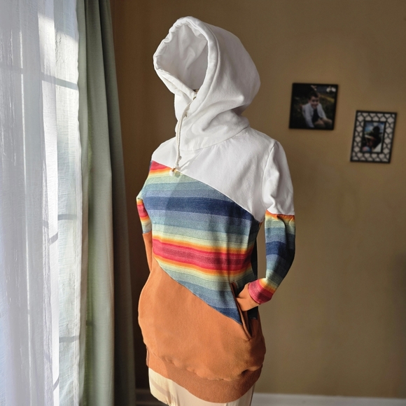 Ampersand Avenue "All Eyes On Hue" Women's Hoodie - Size Small Multi- Colored - Picture 2 of 13